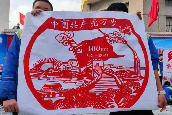 集装箱货运船