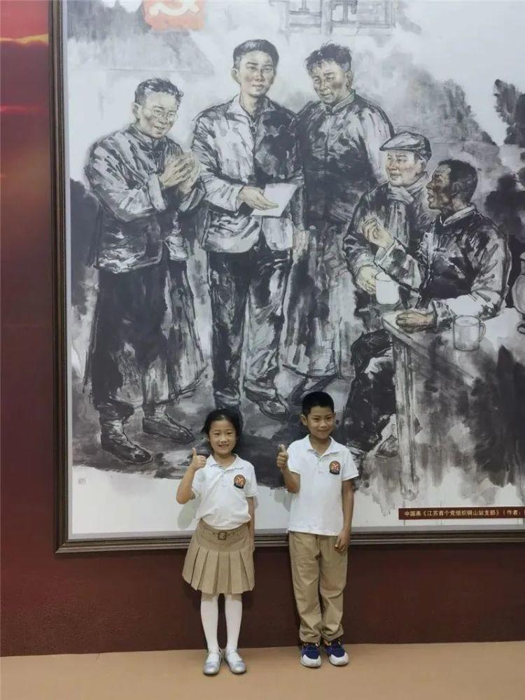 狗妈不愿意小狗崽被抱养，2次叼走悄悄藏起，主人为何要将其送走？游戏画面